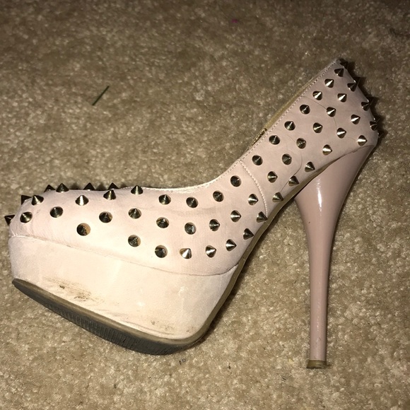 Heels - Picture 3 of 4